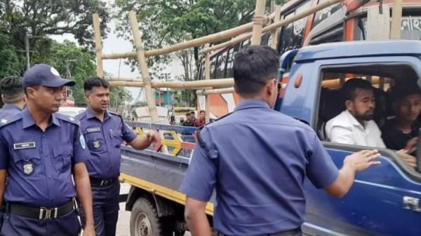 সিলেটে খোলা ট্রাকে ডিজে পার্টি, পুলিশের অভিযান