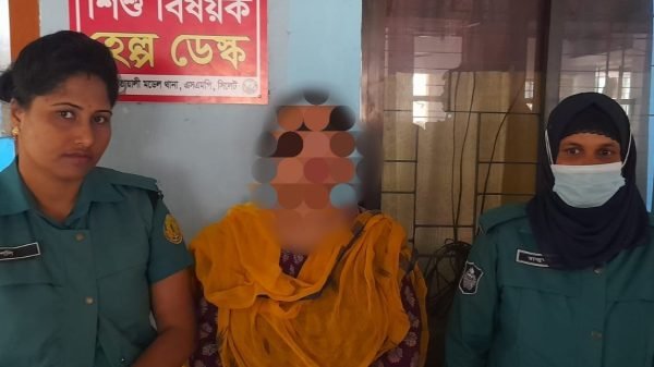 সিলেটের সুন্দরী পুলিশের খাঁচায়