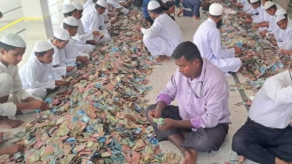 পাগলা মসজিদের দানবাক্সে মিলল ১৯ বস্তা টাকা, চলছে গণনা