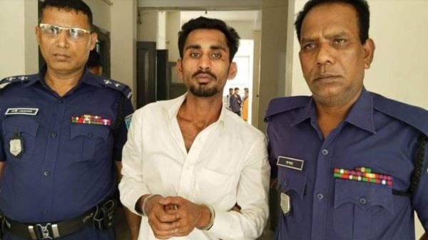 বাবাকে হত্যার পর ৯৯৯-এ ছেলের ফোন