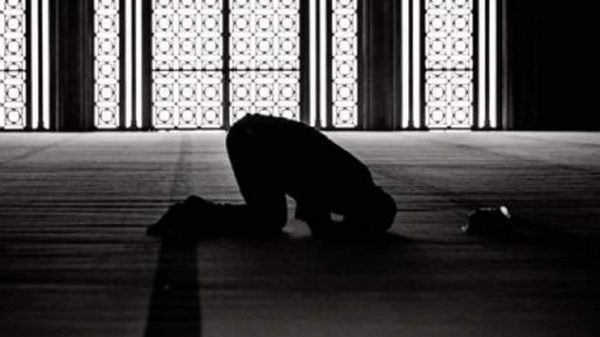 তাহাজ্জুদের নামাজে সিজদারত অবস্থায় ইমামের মৃ-ত্যু