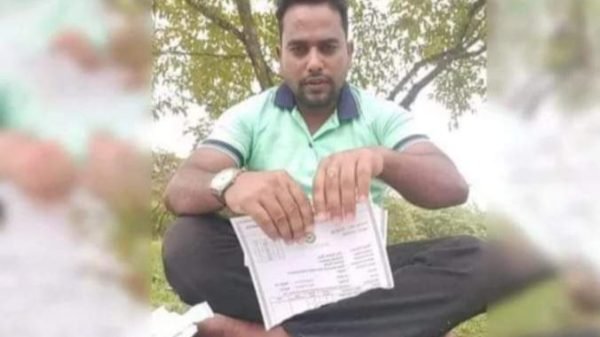 সার্টিফিকেট ছিঁড়ে ফেলা সেই বাদশাকে চাকরির আশ্বাস দিলেন ইউএনও