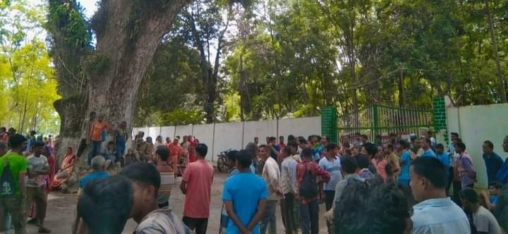 মজুরি কর্তনের প্রতিবাদে পাত্রখোলা চা বাগানে শ্রমিক ধর্মঘট