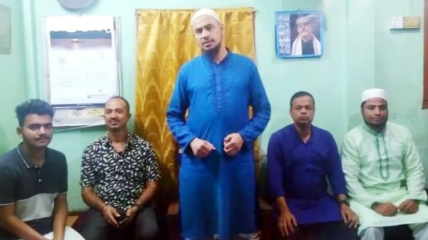 সিলেটে ফুটপাতের হকার ও অবৈধ পাকিং দখল মুক্ত করার দাবি