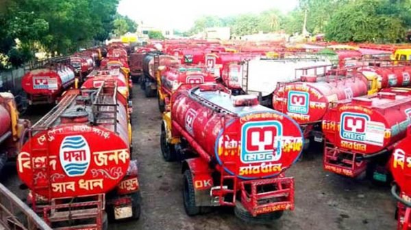 সিলেটে ট্যাংঙ্কলরি শ্রমিকদের প্রতিবাদ মিছিল