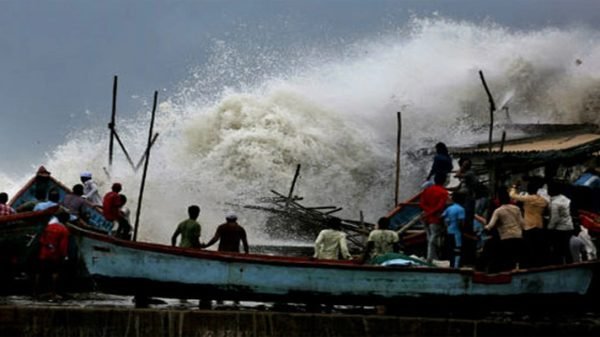 ঘূর্ণিঝড় মোখার তাণ্ডবে লণ্ডভণ্ড সেন্টমার্টিন, নিহত ১