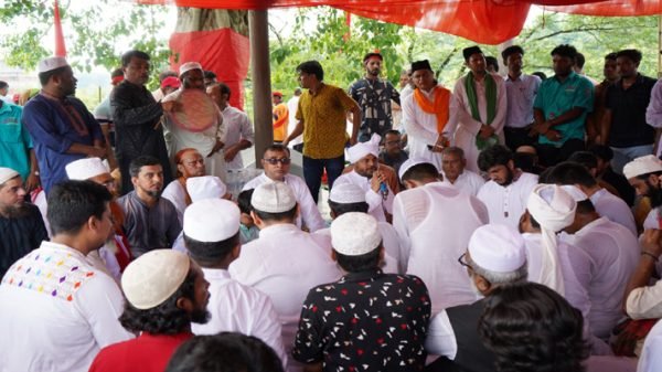 হজরত শাহজালাল (রহ.) মাজারের লাকড়ি তোড়া উৎসব অনুষ্ঠিত