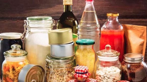 দীর্ঘদিন ঘরে থাকলেও নষ্ট হয় না যেসব খাবার