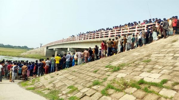 সেতুর নিচে মিলল চালকের মরদেহ, অটোরিকশা ‘গায়েব’