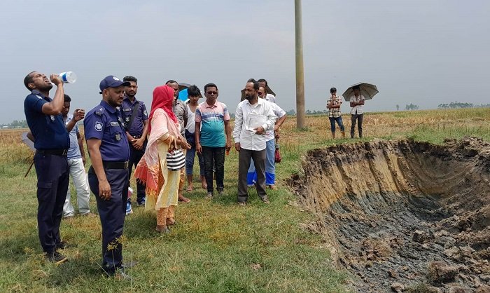 লাখাইয়ে জমির টপসয়েল ও বালু উত্তোলন, লাখ টাকা জরিমানা