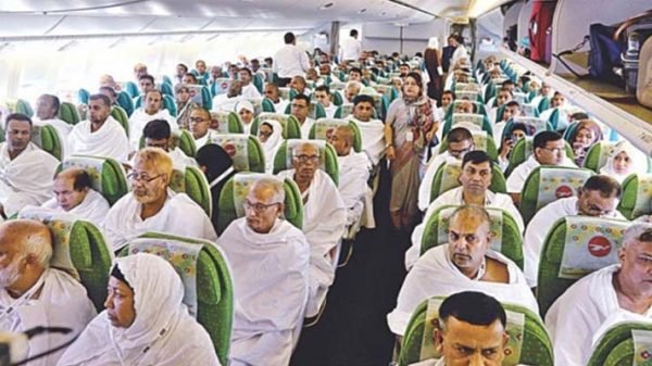 প্রথম হজ ফ্লাইট আজ মধ্যরাতে