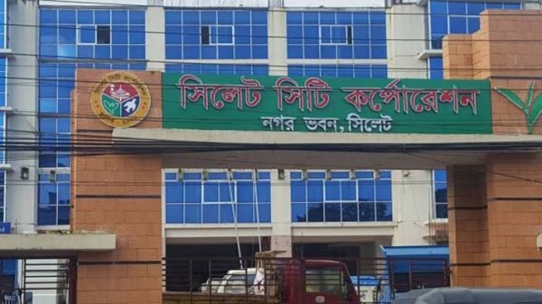 সিলেটে নগর ভবনের ছাদ থেকে স্টিলের পাইপ পড়ে সেনা সদস্য নিহত