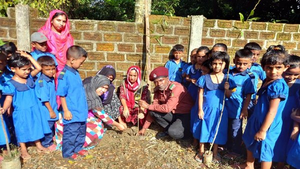 আনসার ভিডিপির সদস্যরা দেশের মানুষের সেবা করে যাচ্ছে: ইনু