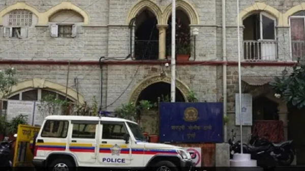 প্রকাশ্যে শারীরিক সম্পর্কে রাজি না হওয়ায় প্রমিকাকে যা করলেন যুবক