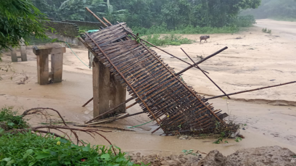 পাহাড়ি ঢলে ফের ভেঙে গেল সাতছড়ির ব্রিজ