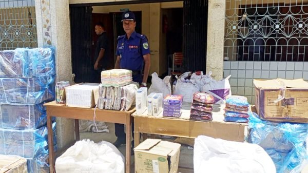 সুনামগঞ্জে পিকআপ ভর্তি ভারতীয় পণ্যসহ দুজন আটক