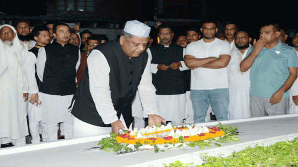 টুঙ্গিপাড়ায় সিসিক মেয়র-কাউন্সিলরদের শ্রদ্ধা নিবেদন