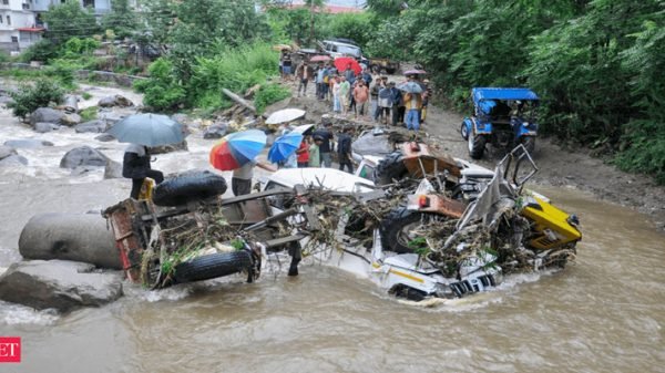 ভারতে বর্ষণ-ভূমিধসে হিমাচলে আটকা ১০ হাজার পর্যটক