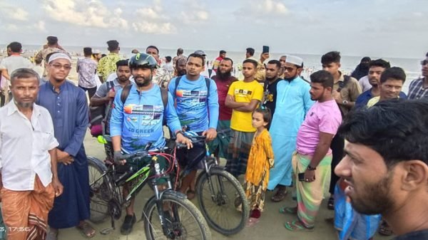 সিলেট থেকে ৬০০ কিলোমিটার সাইক্লিং করে কুয়াকাটায় দুই যুবক
