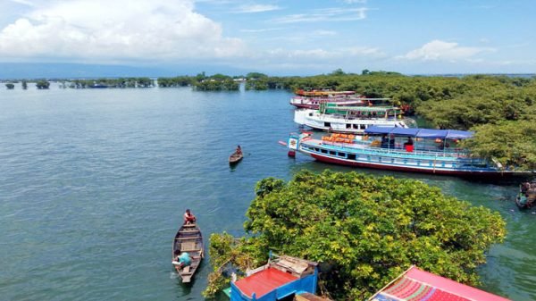 বর্ষায় হাউসবোটে টাঙ্গুয়ার হাওর ১০টি বিষয় সহজ করবে ভ্রমণ