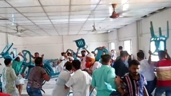 হবিগঞ্জে থানার ভেতরে দুপক্ষের সংঘর্ষ, আহত ১৫