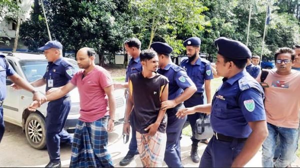 মৌলভীবাজারে ৩টি চোরাই প্রাইভেট কারসহ গ্রেফতার ৮