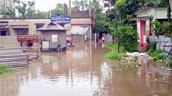 শায়েস্তাগঞ্জে টানা বৃষ্টিতে জলাবদ্ধতা সৃষ্টি, চলাচলে ভোগান্তি