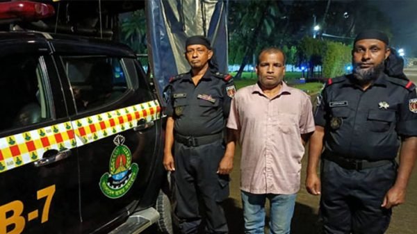 সিলেটের শীর্ষ ডাকাত সর্দার ল্যাংড়া তালেব চট্টগ্রামে গ্রেফতার