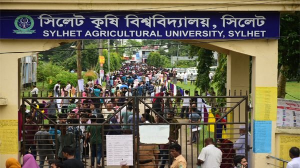 সিকৃবি ক্যাম্পাসের ভেতরেই ছিনতাইকারীর হামলার শিকার ছাত্রী