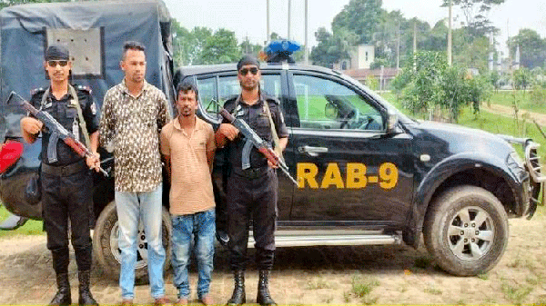 সুনামগঞ্জে ভারতীয় শাড়ীসহ দুজন আটক