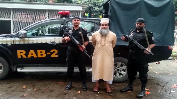 ৪৪ হজযাত্রীর টাকা আত্মসাৎ, এজেন্সির মালিক গ্রেফতার