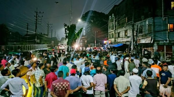 কোরআন পোড়ানোর অভিযোগে সড়ক অবরোধ, দুজন আটক