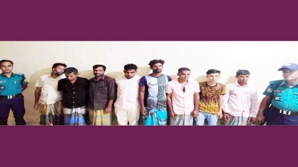 কাজির বাজার থেকে ৮ অনলাইন জুয়াড়ি আটক