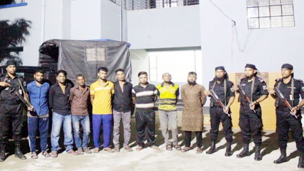 ডাকাতির প্রস্তুতিকালে সরঞ্জামসহ ৮ ডাকাত আটক