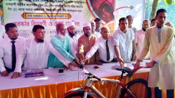 সিলেটে টানা ৪০ দিন জামায়াতে নামাজ পড়ে সাইকেল উপহার পেল ১২ শিশু-কিশোর