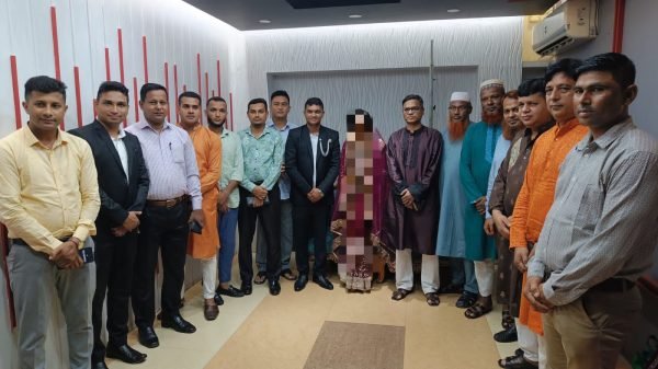 কনস্টেবল এর বিয়েতে অতিরিক্ত ডিআইজি খন্দকার ফরিদুল ইসলাম এর উপহার ও শুভেচ্ছা বার্তা প্রেরন