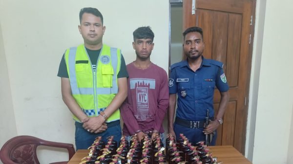 গোয়াইনঘাট পুলিশের অভিযানে ভারতীয় মদসহ মাদক কারবারী আটক
