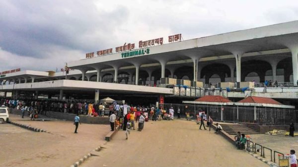 পাসপোর্ট-টিকিট ছাড়াই বিমানে শিশু: ১০ কর্মকর্তা প্রত্যাহার