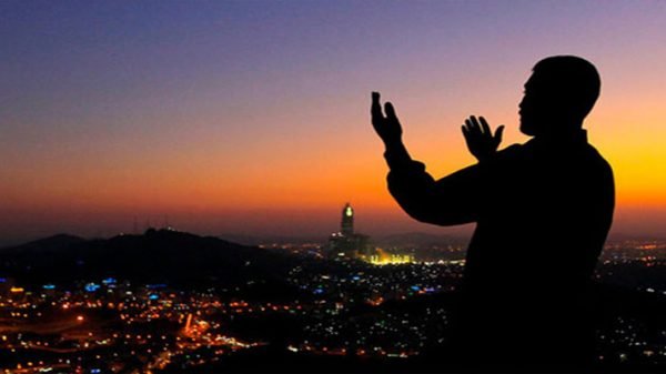 যে ১০ কারণে দোয়া কবুল হয় না