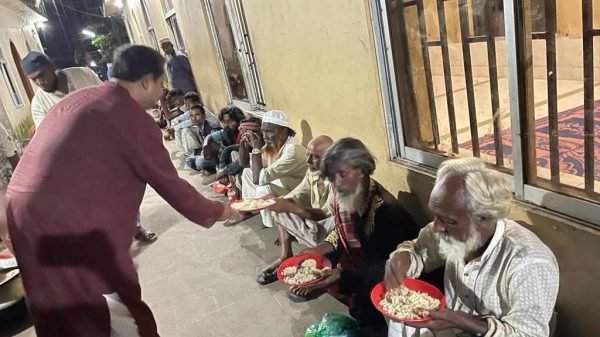 শাহপরান রঃ মাজার জিয়ারত করে শিরনী বিতরণ করলেন ডা.স্বপ্নীল