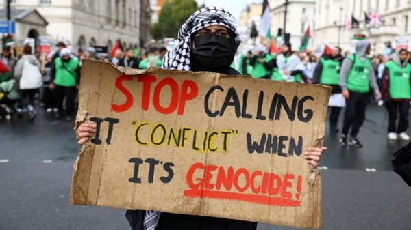 ফিলিস্তিনিদের পক্ষে লন্ডনের রাস্তায় লাখো মানুষ