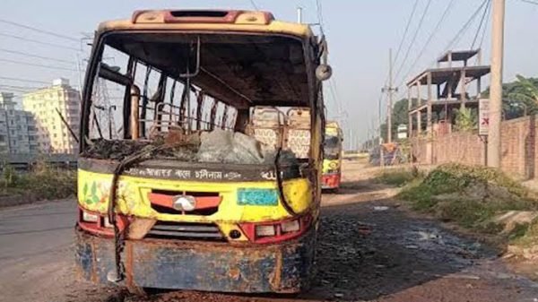 রাজধানীর ডেমরায় আগুন, ঘুমন্ত অবস্থায় যুবকের মৃত্যু