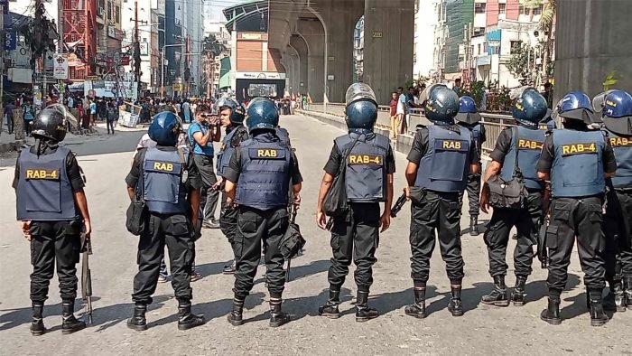 মিরপুরে পোশাক শ্রমিক-আ.লীগ-পুলিশ ত্রিমুখী সংঘর্ষ