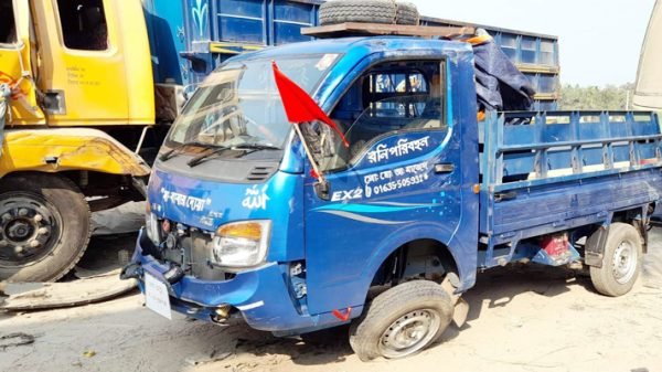 দক্ষিণ সুরমায় পিকআপের উপর থেকে পড়ে শ্রমিকের মৃত্যু