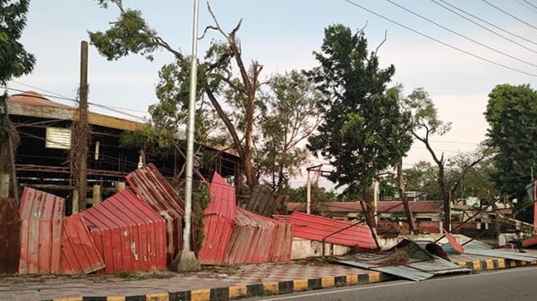 ঘূর্ণিঝড় হামুন: ক্ষতিগ্রস্ত সোয়া সাত লাখ মানুষ এখনও বিদ্যুৎহীন
