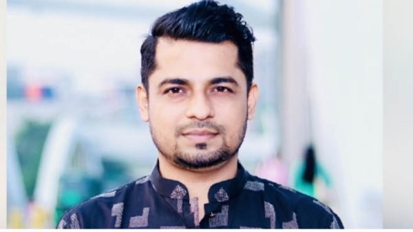 লাইভে ছাত্রলীগ নেতার আ’ত্ম-হত্যা’র চেষ্টা, বাঁচাল পুলিশ