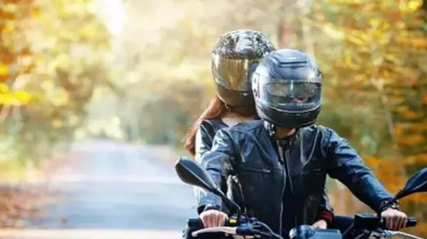 যে ভাবে চলন্ত মোটরসাইকেলে স্বামীর গলায় ছুরি চালাল স্ত্রী!