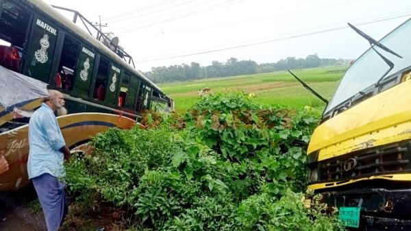 সিলেটে বাস ও কাভার্ড ভ‍্যানের মুখোমুখি সংঘর্ষ