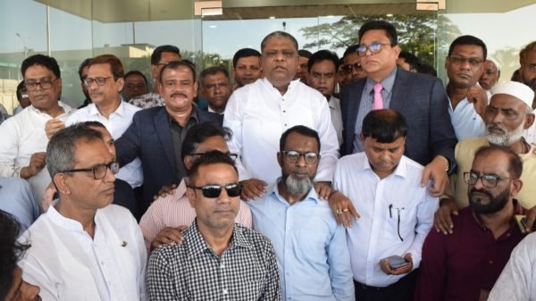 দেশে ফিরলেন এড. মাহফুজ ও জগলু চৌধুরী, বিমানবন্দরে সংবর্ধনা