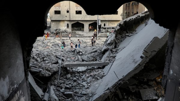 গাজায় বিমান হামলায় একদিনে ৪০০ ফিলিস্তিনি নিহত